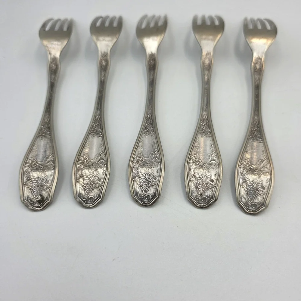 5 ~ Vintage Isabella Grape 1913 R.C.Co. Grape Pattern Silverplated Forks 7.5
